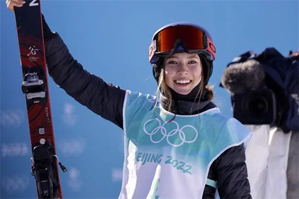 檢測冬奧冠軍穀愛淩滑雪板的顏色，選用什麽設備？