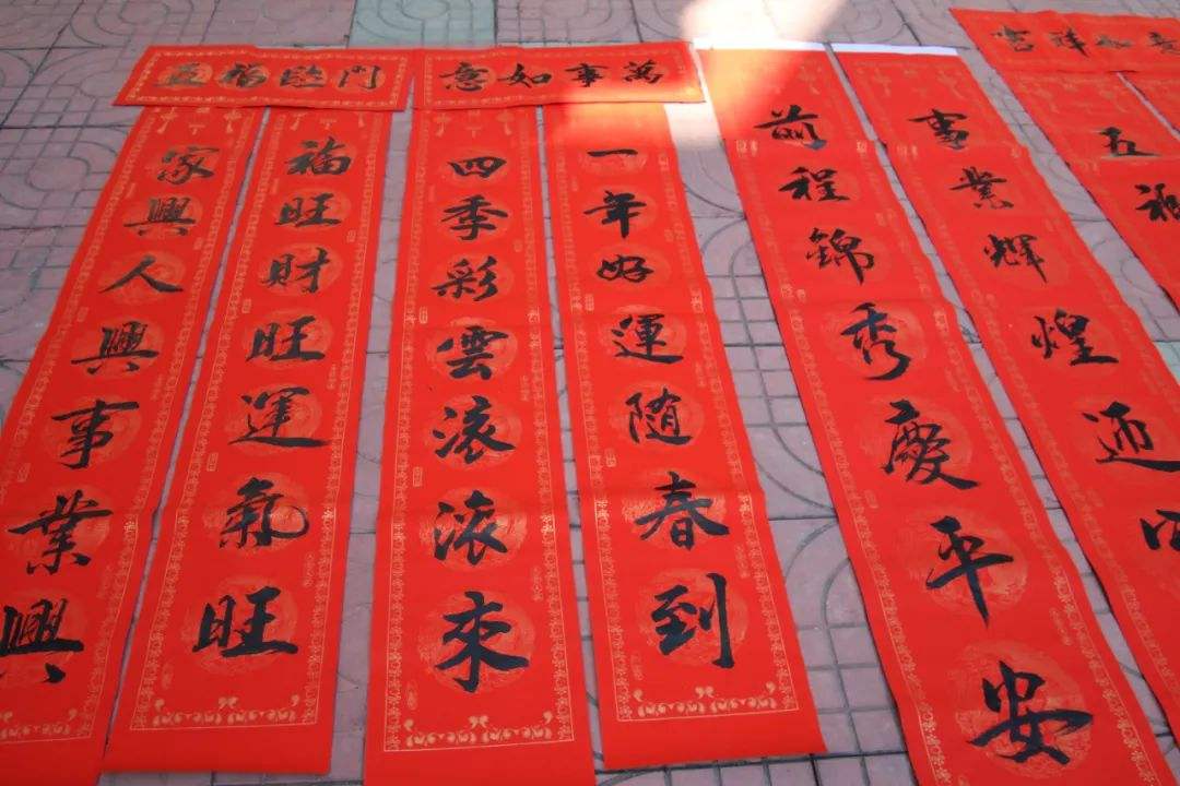 使用標準光源箱檢測春聯的顏色，有哪些優點？