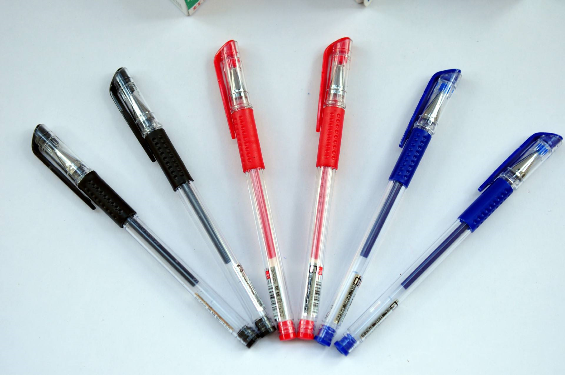 中性筆的對色觀察，選購哪種標準光源箱？